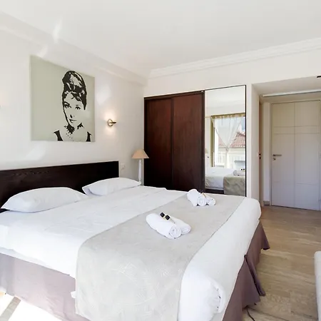 Apartment Elegant 120m² En Front De A